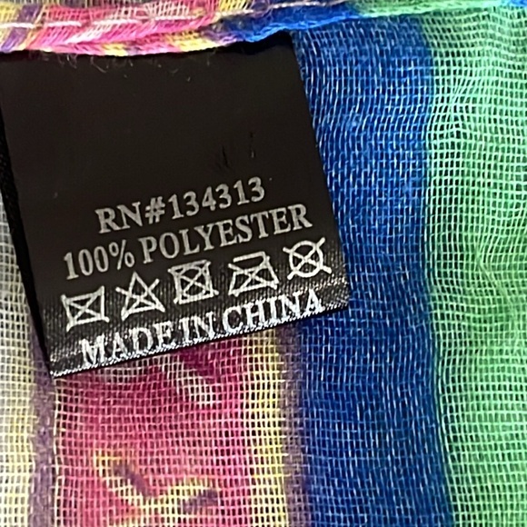 Women’s Beautiful Lightweight Wrap or Scarf - Picture 5 of 6